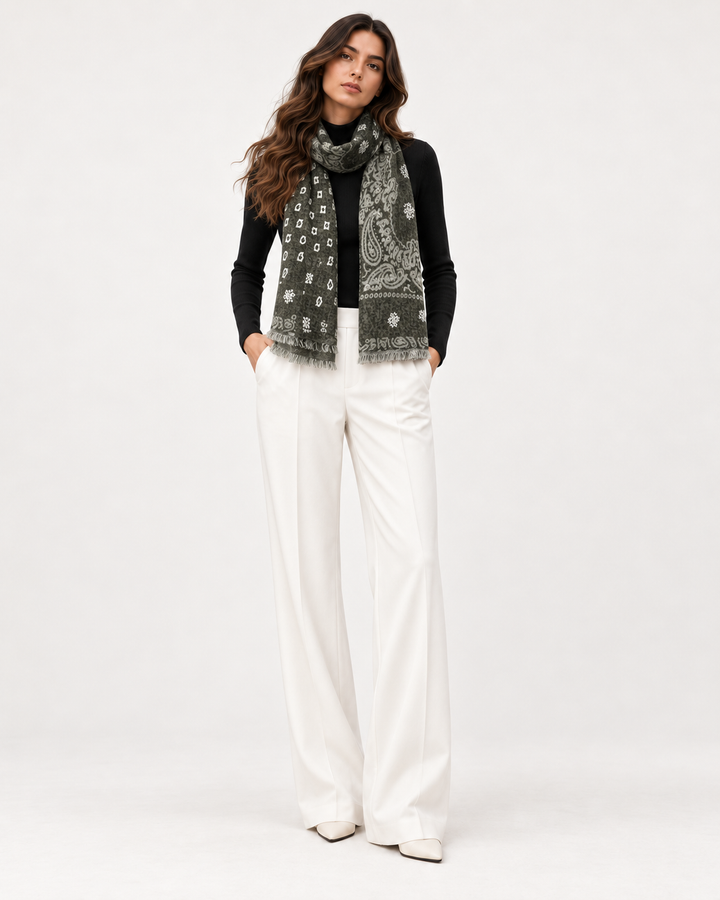 ÉTOILE Paisley-Schal Oliv – einheitliches MIRAÉE Model