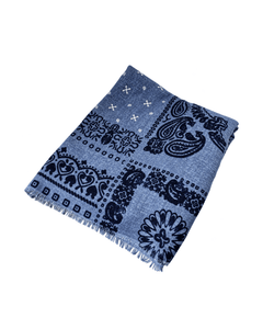 MIRAEE-UNIFORM-2026 | ÉTOILE – Weicher Schal für Herbst und Winter – C – freigestellte Produktansicht auf weißem Hintergrund