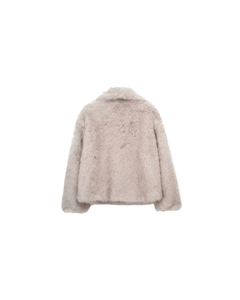 MIRAEE-UNIFORM-2026 | GLAMOUR FLUFFY – Luxuriöser Kunstpelzmantel – Weiß – freigestellte Produktansicht auf weißem Hintergrund