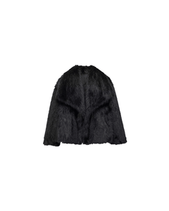 MIRAEE-UNIFORM-2026 | GLAMOUR FLUFFY – Luxuriöser Kunstpelzmantel – Schwarz – freigestellte Produktansicht auf weißem Hintergrund