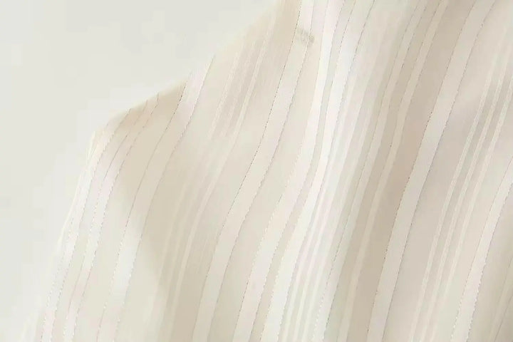 Lace Dream Dress – Zeitlose Eleganz mit verspieltem Twist.