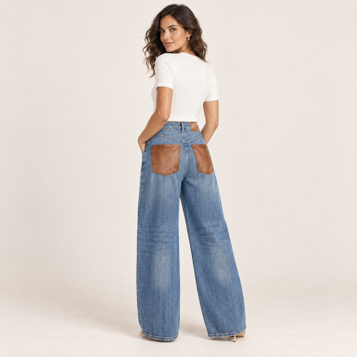JESSE Baggy Jeans – PU-Leder-Taschen in Rückenansicht