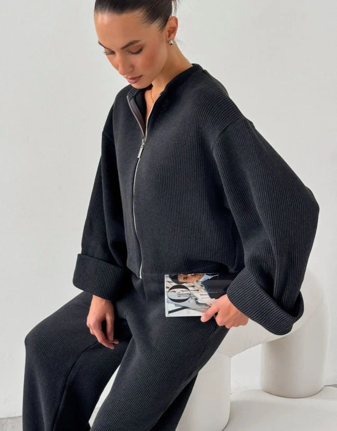 Knit Zip Set – Moderner Strick - Zweiteiler von Miraéeparis - Miraee Paris