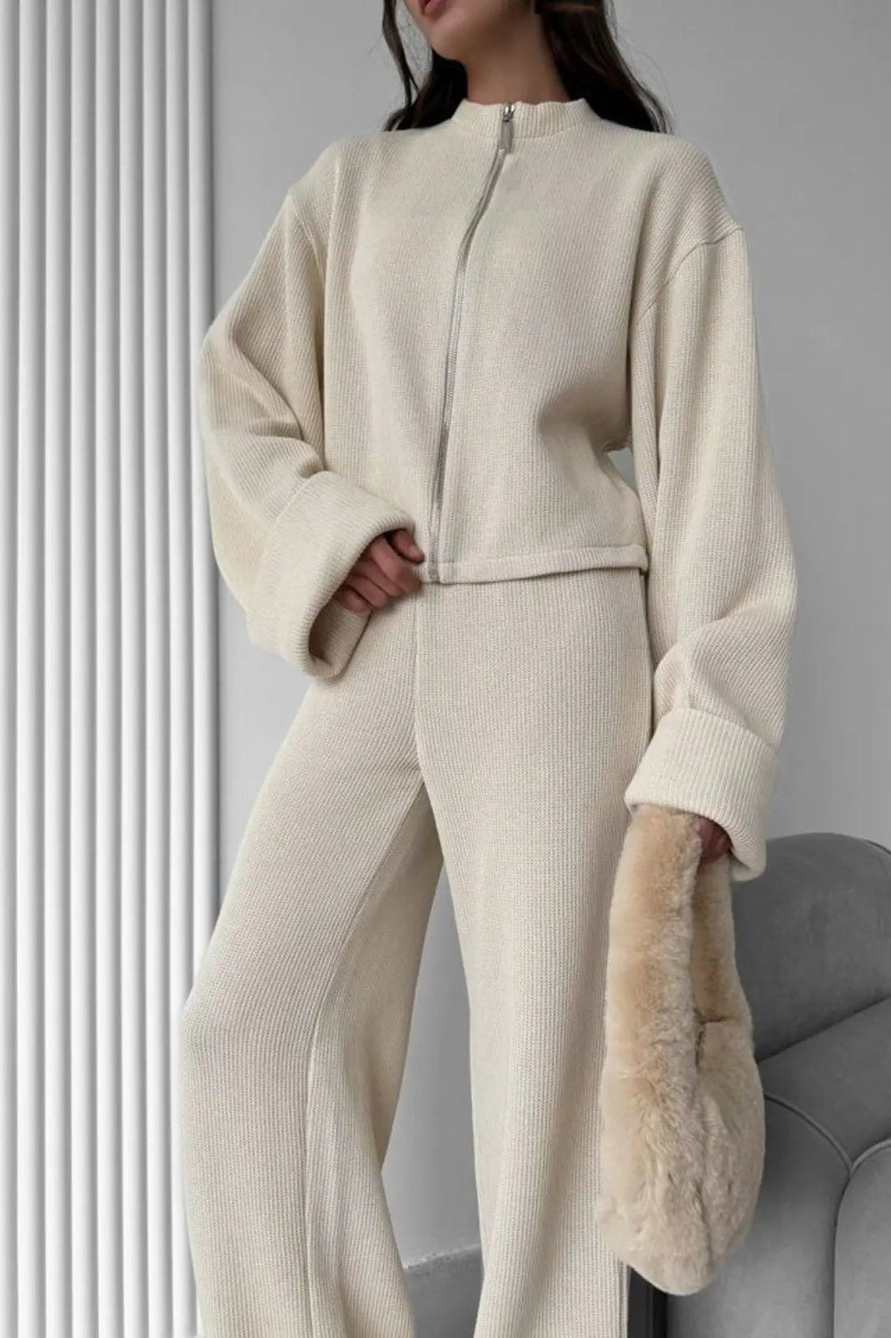 Knit Zip Set – Moderner Strick-Zweiteiler in elegantem, beigen Design, perfekt für Damenmode online kaufen.