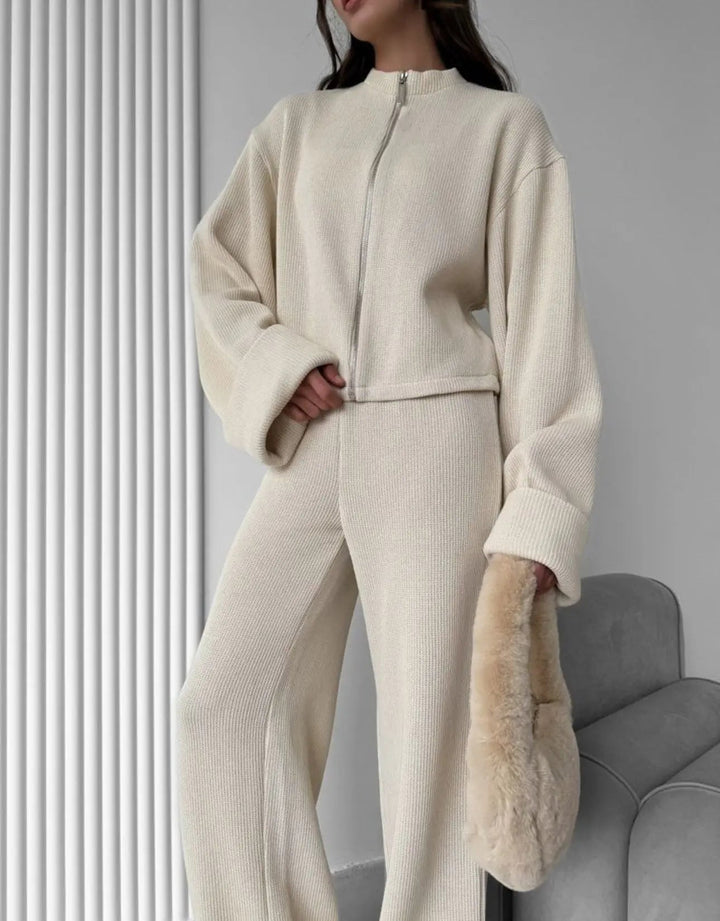Knit Zip Set – Moderner Strick - Zweiteiler von Miraéeparis - Miraee Paris