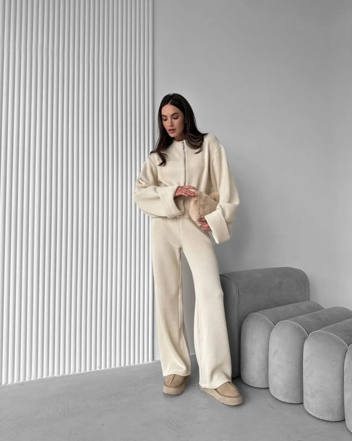 Knit Zip Set – Moderner Strick - Zweiteiler von Miraéeparis - Miraee Paris