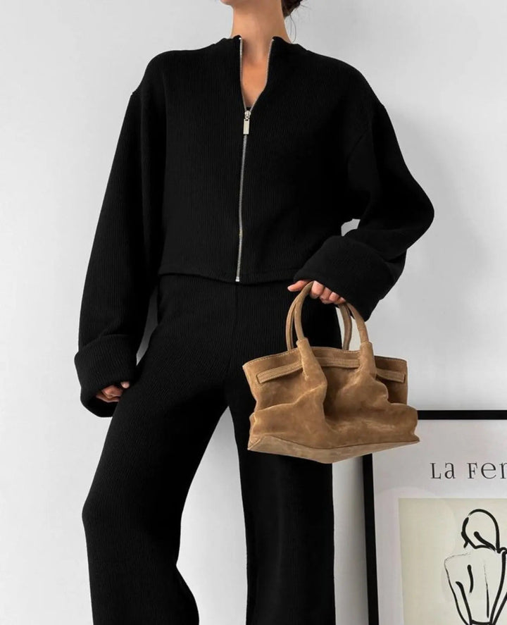 Knit Zip Set – Moderner Strick - Zweiteiler von Miraéeparis - Miraee Paris
