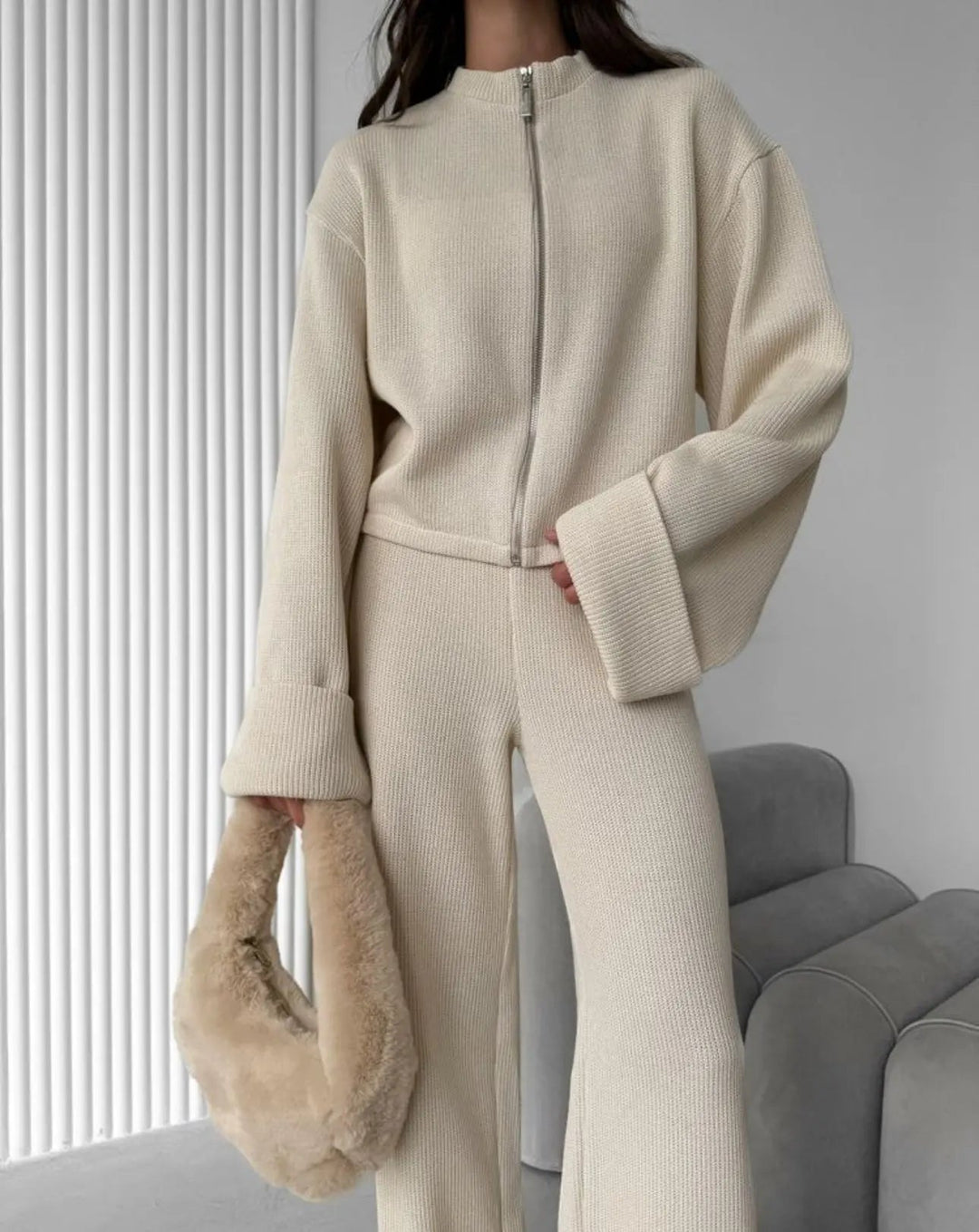 Knit Zip Set – Moderner Strick - Zweiteiler von Miraéeparis - Miraee Paris
