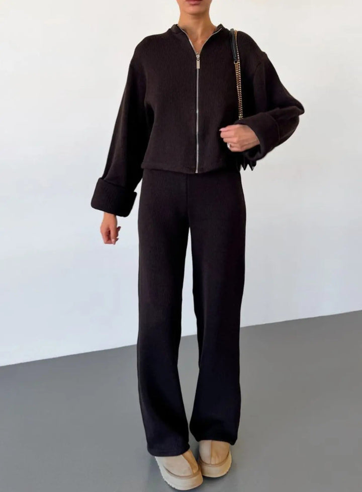 Knit Zip Set – Moderner Strick - Zweiteiler von Miraéeparis - Miraee Paris