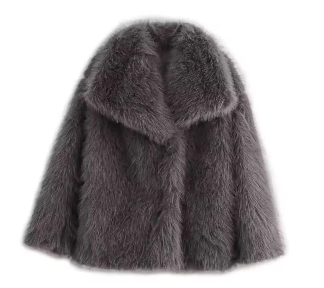 Luxurious faux fur coat - Miraee Paris