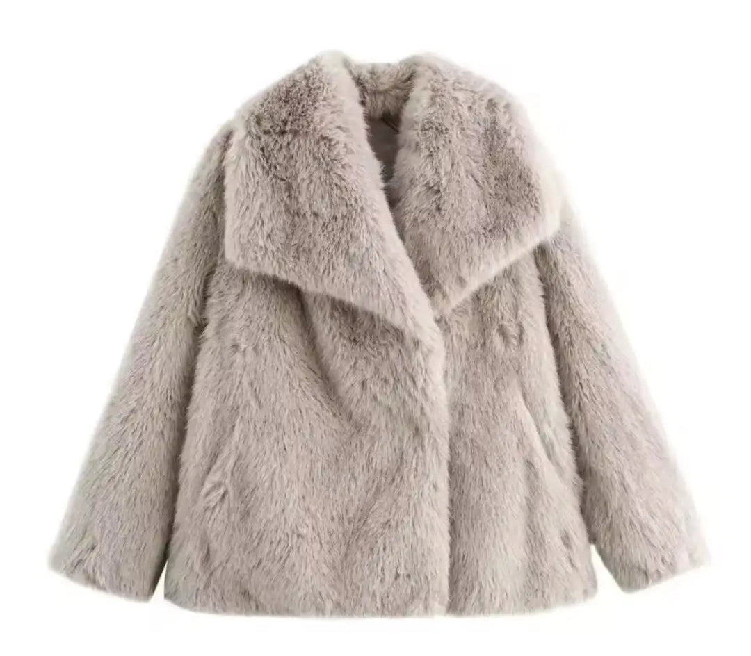 Luxurious faux fur coat - Miraee Paris