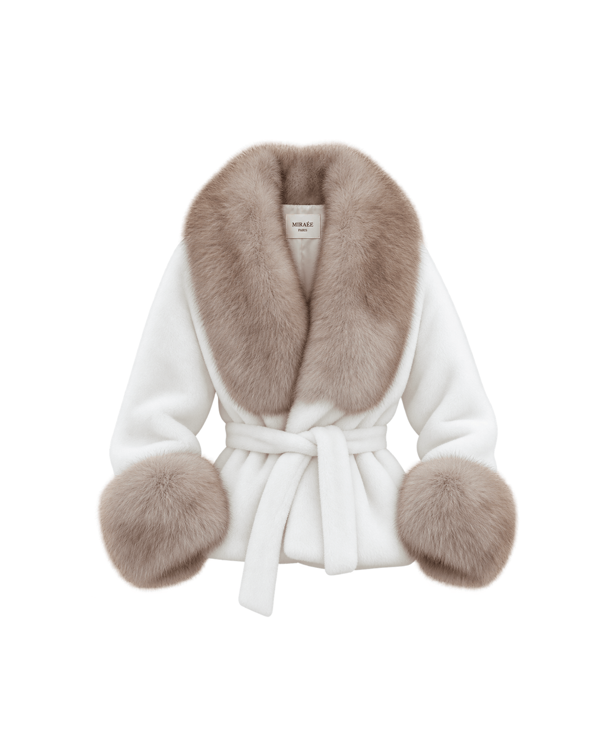 MIRAEE-UNIFORM-2026 | MAËLLE – Weiße Jacke mit taupefarbenem Kragen und Bindegürtel – freigestellte Produktansicht auf weißem Hintergrund