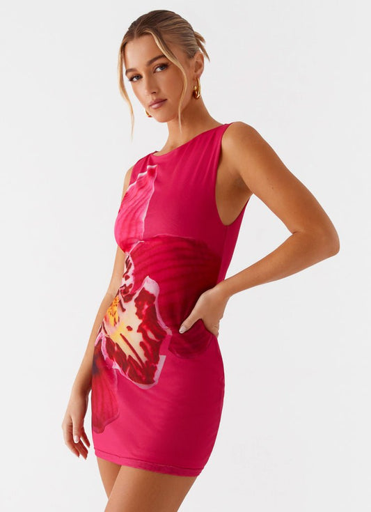 Minikleid mit Blumenmuster – Sommerliche Eleganz trifft auf moderne Sinnlichkeit - Miraee Paris