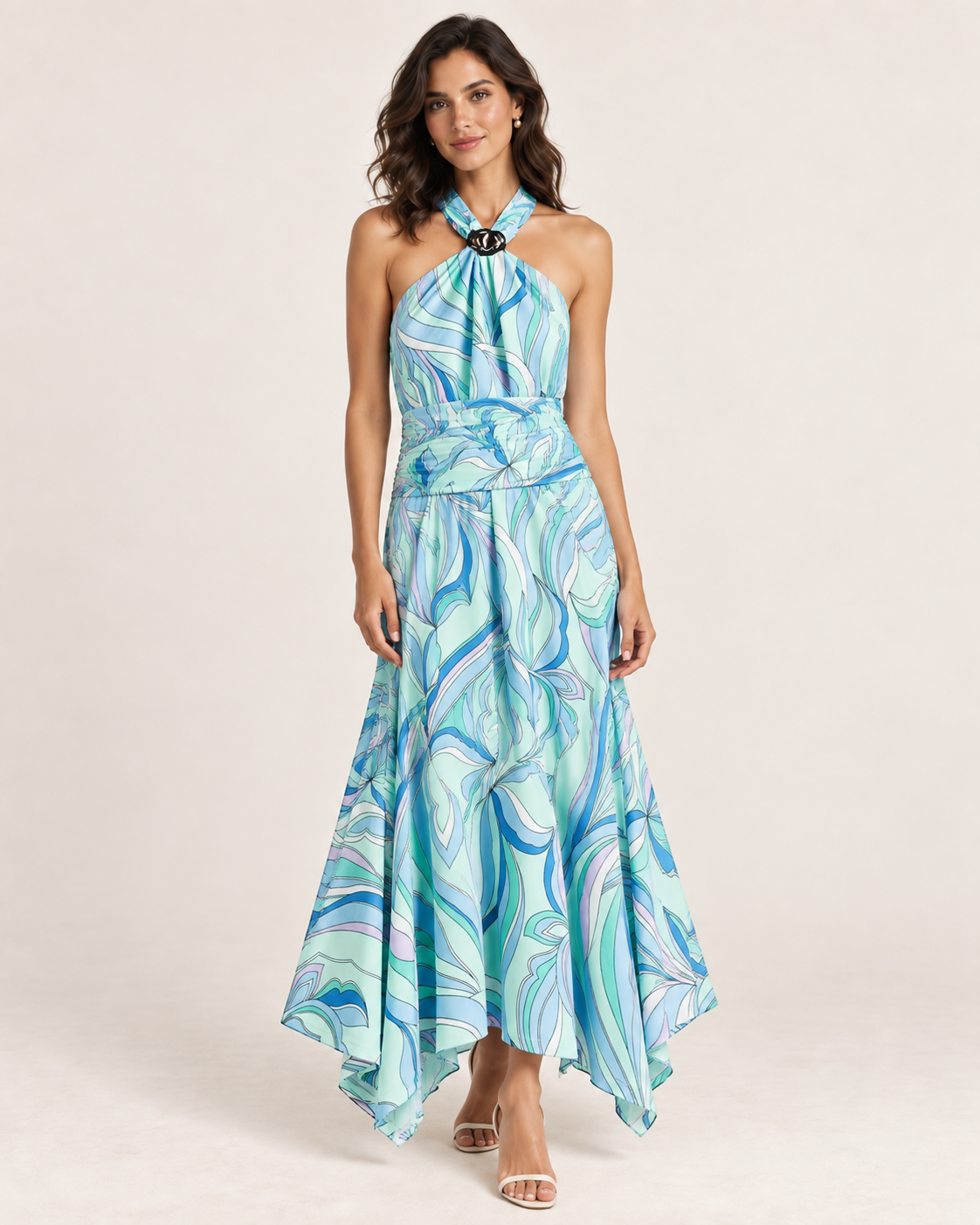 MIRA ELEGANCE Maxi-Dress – fließende Passform am Model