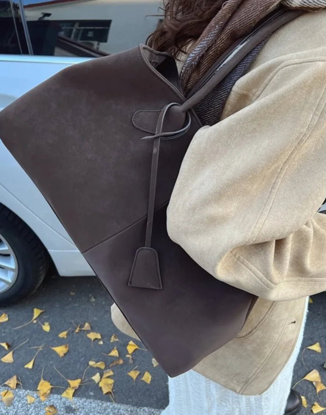 MILA – Stilvolle Ledertasche für jeden Tag in braun, ideal für Damenmode und elegante Outfits.