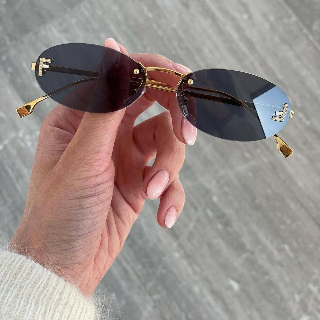 Sonnenbrille mit goldfarbenem Rahmen & Kristalldetails – Damen Accessoire mit Stil - Miraee Paris 