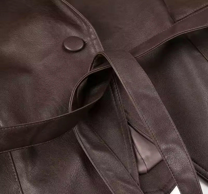 Miraéeparis Suede-Optik Damenjacke – Dunkelbraun mit Taillengürtel & Schnürdetails.