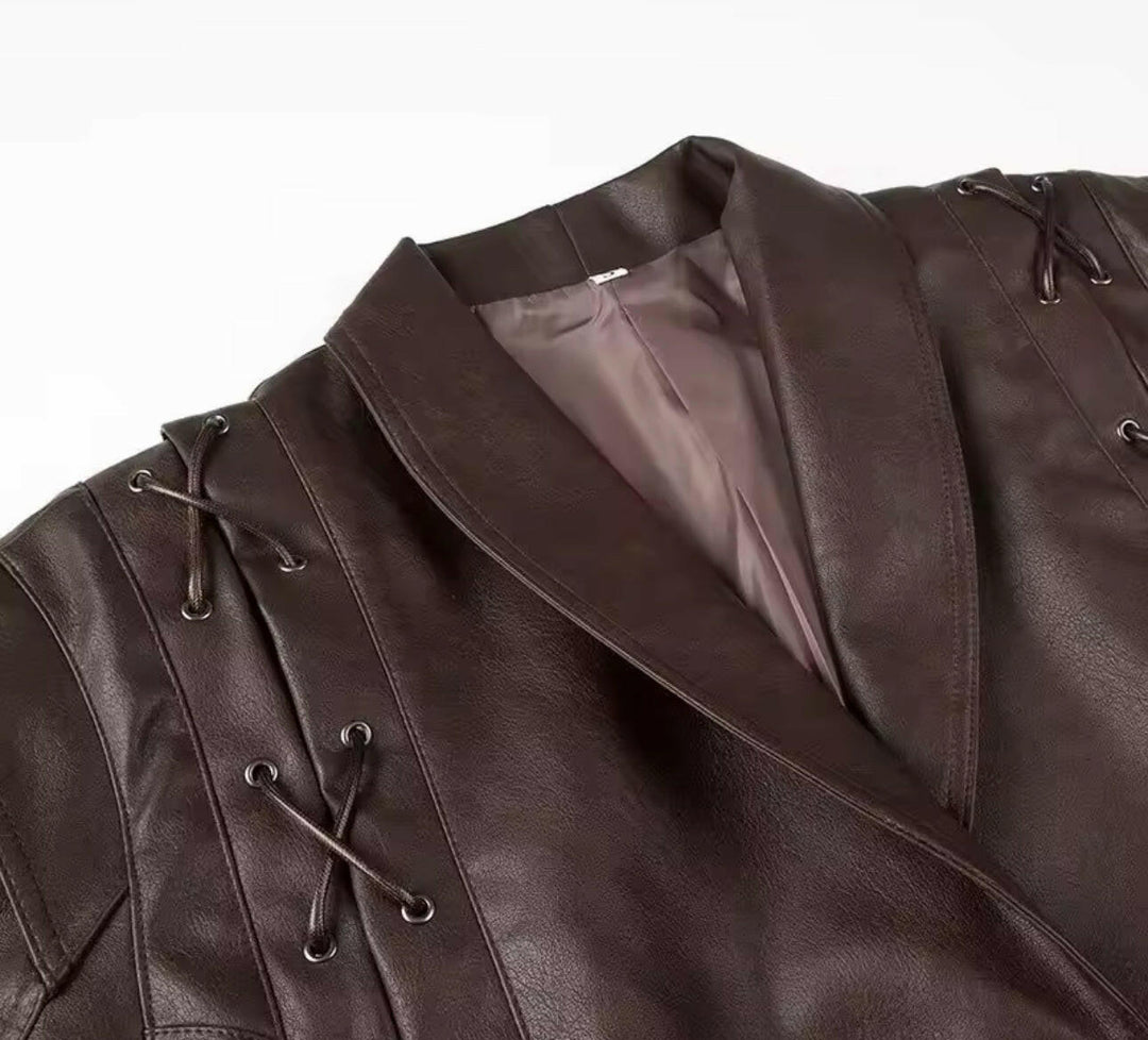 Miraéeparis Suede-Optik Damenjacke – Dunkelbraun mit Taillengürtel & Schnürdetails.