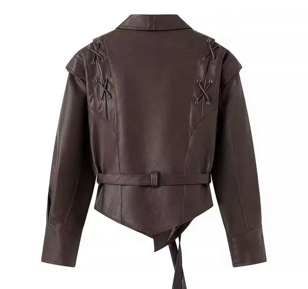 Miraéeparis Suede-Optik Damenjacke – Dunkelbraun mit Taillengürtel & Schnürdetails.