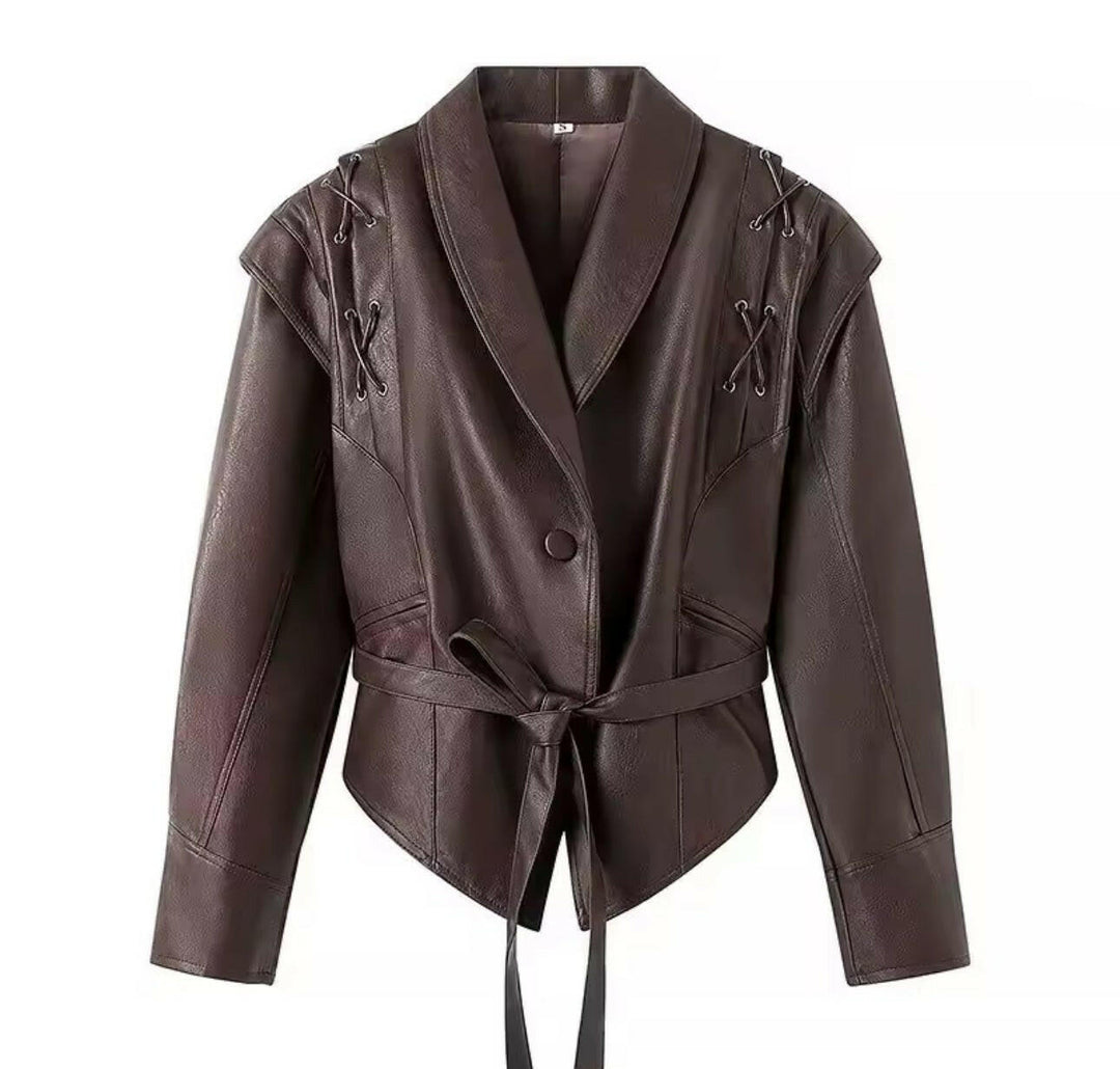 Miraéeparis Suede-Optik Damenjacke – Dunkelbraun mit Taillengürtel & Schnürdetails.