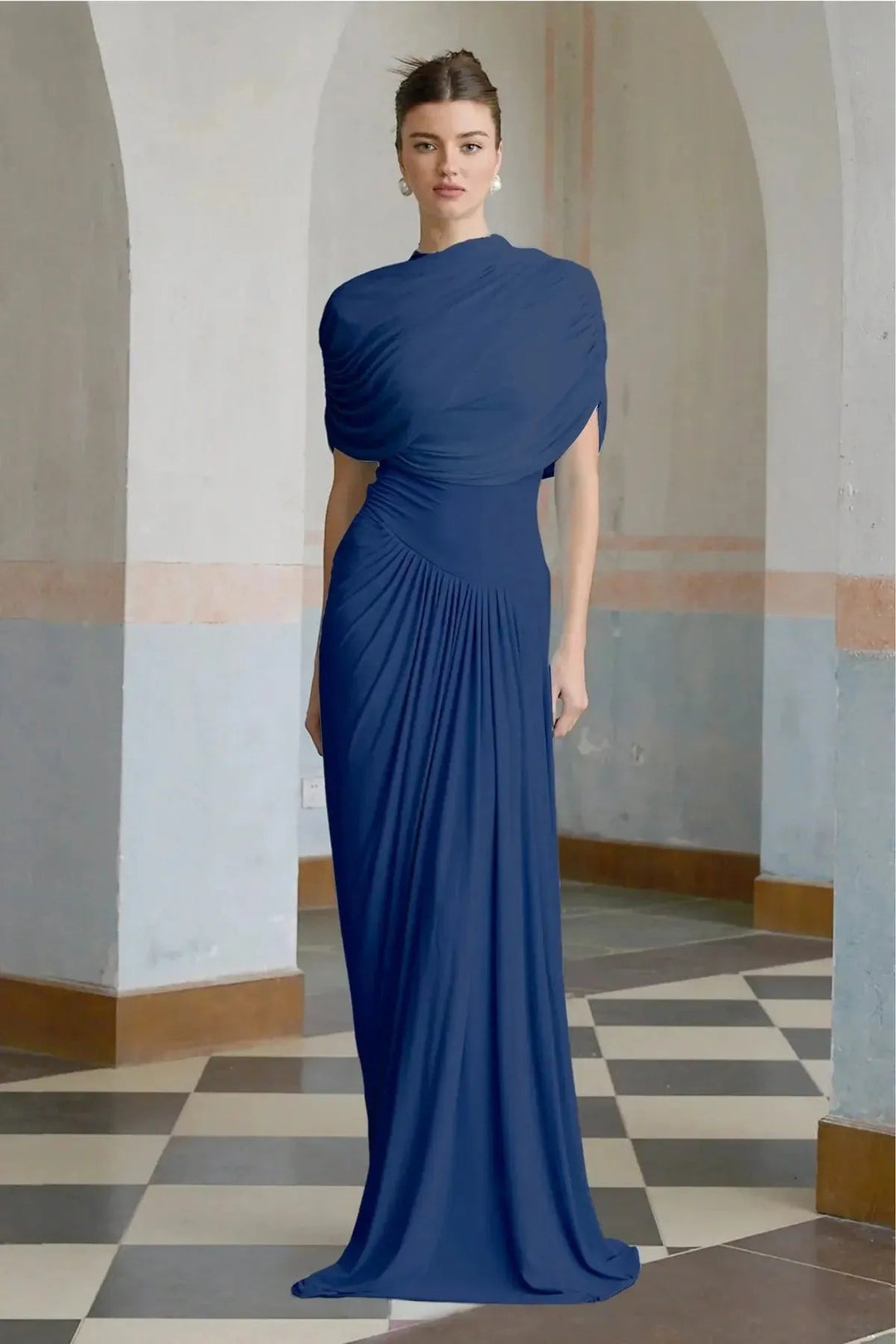 Drapiertes Maxikleid Celeste blau, elegante Damenmode für besondere Anlässe, in dunklem Blau mit kunstvoller Drapierung.