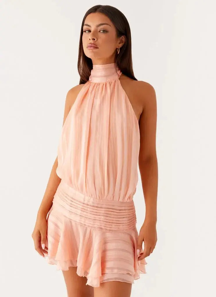 Lace Dream Dress – Zeitlose Eleganz mit verspieltem Twist.