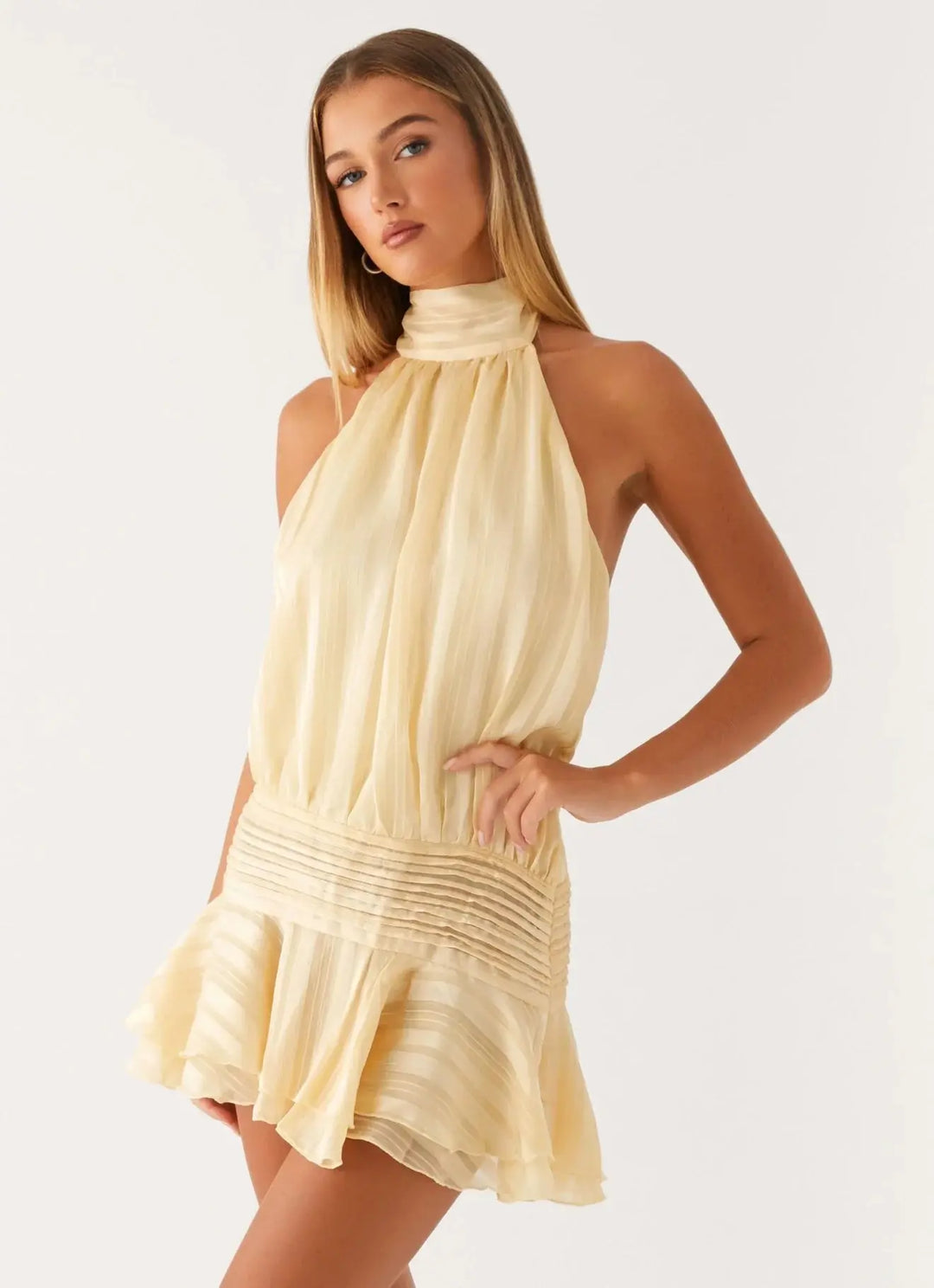 Lace Dream Dress – Zeitlose Eleganz mit verspieltem Twist.