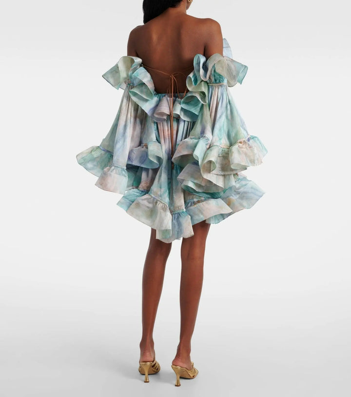 Iridescent Garden – Rüschenkleid im Aquarell-Look.