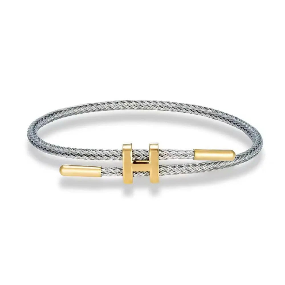 Luxora Armband – Eleganz trifft Minimalismus.