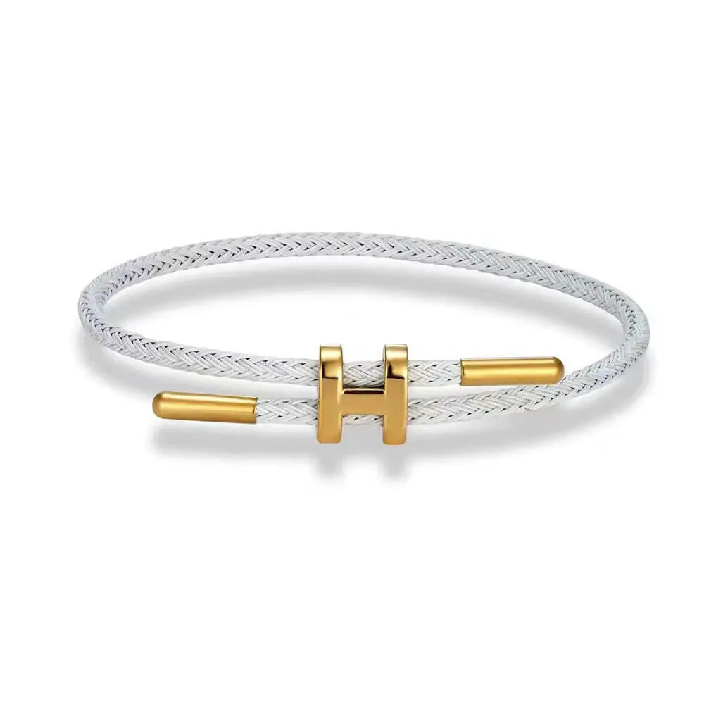 Luxora Armband – Eleganz trifft Minimalismus.