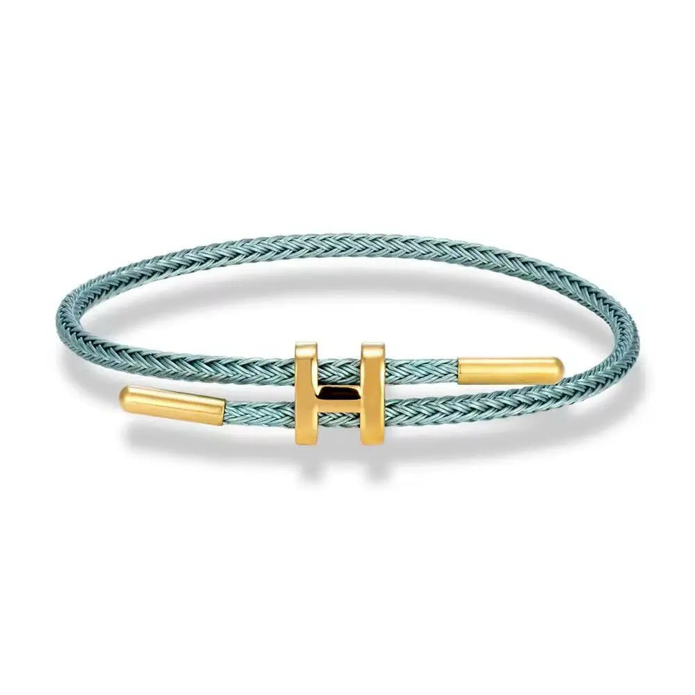 Luxora Armband – Eleganz trifft Minimalismus.
