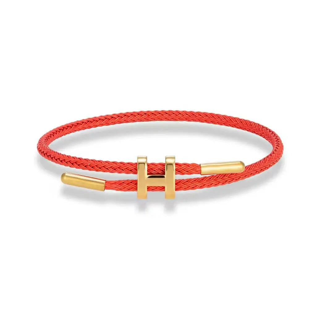 Luxora Armband – Eleganz trifft Minimalismus.