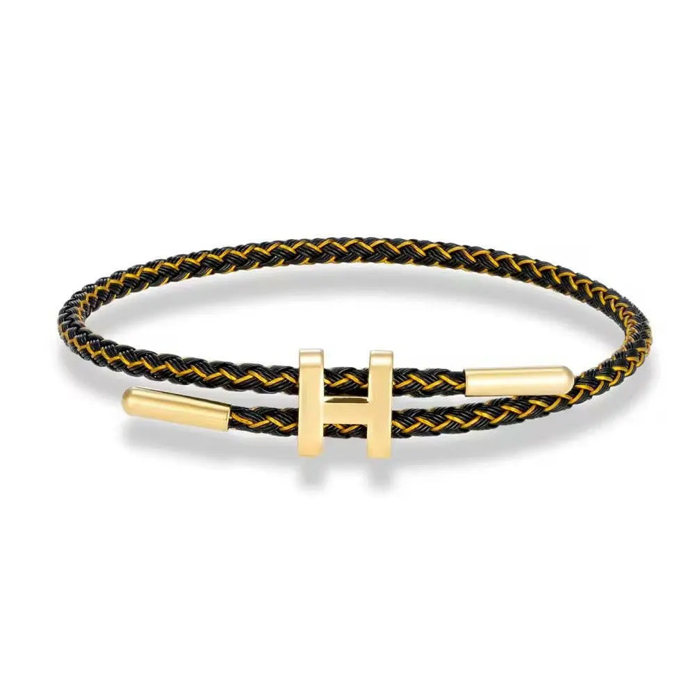 Luxora Armband – Eleganz trifft Minimalismus.