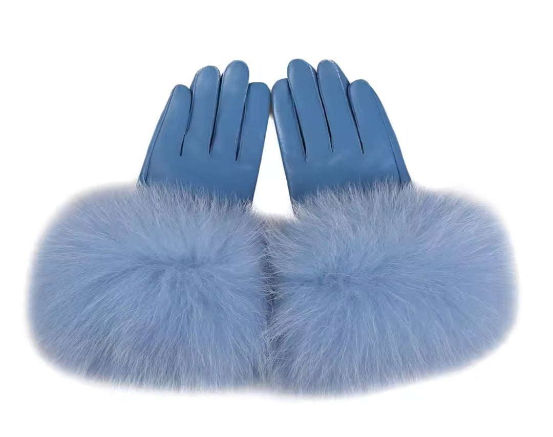 GLORIA – Elegante Luxus Kunstlederhandschuhe mit Kunstfell in sanftem Hellblau, ideal für Stil und Wärme.