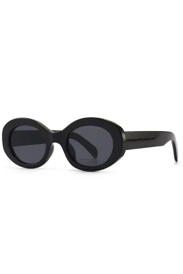 Luna Oval Sonnenbrille in elegantem Schwarz, ideal für stilbewusste Frauenmode und trendige Looks.