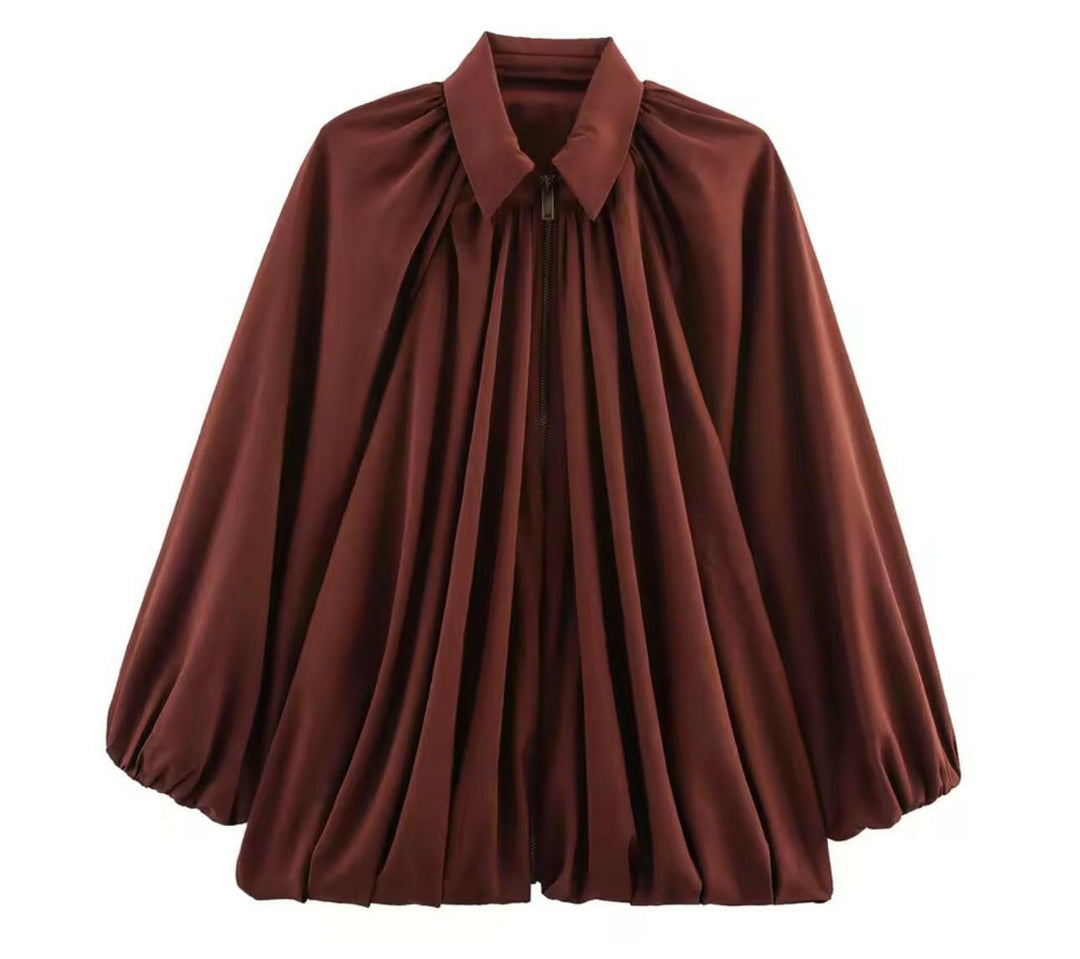 Miraéeparis Oversize Plissee-Bluse mit Ballonärmeln.