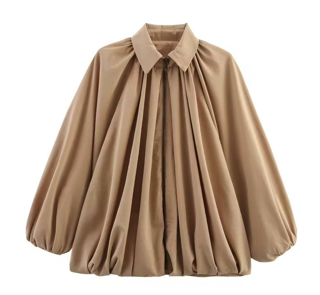 Miraéeparis Oversize Plissee-Bluse mit Ballonärmeln.