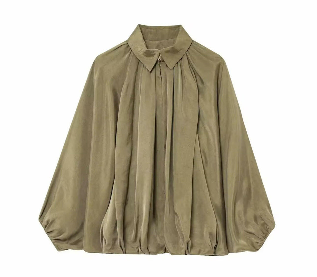 Miraéeparis Oversize Plissee-Bluse mit Ballonärmeln.