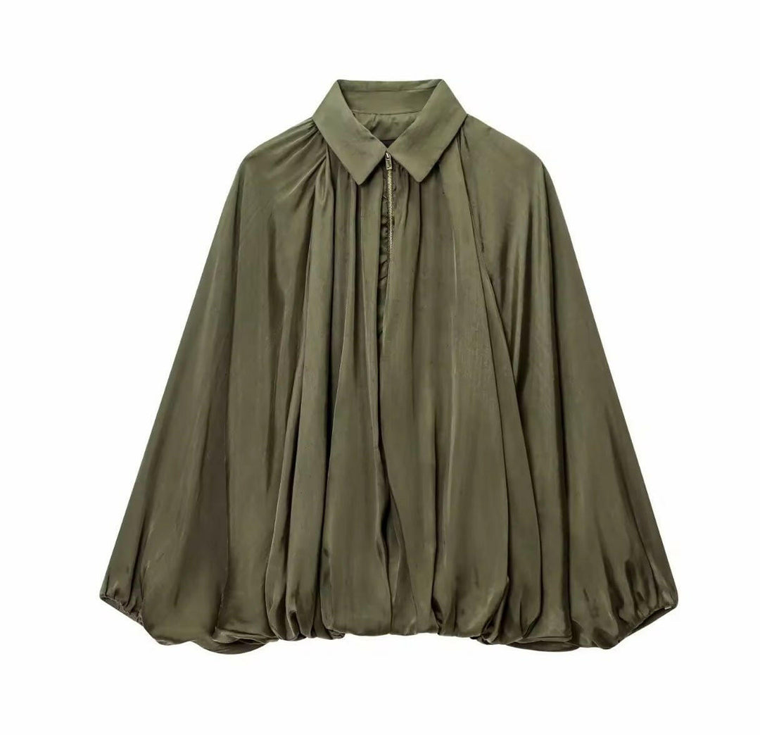 Miraéeparis Oversize Plissee-Bluse mit Ballonärmeln.