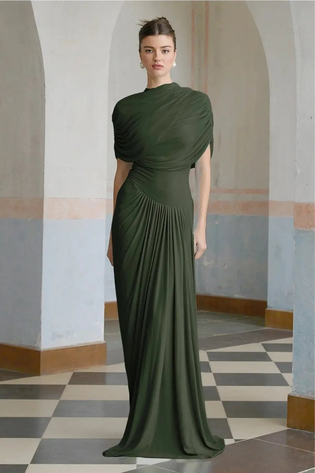 Drapiertes Maxikleid Celeste in grün, elegant und feminin, ideal für besondere Anlässe und Abendveranstaltungen.