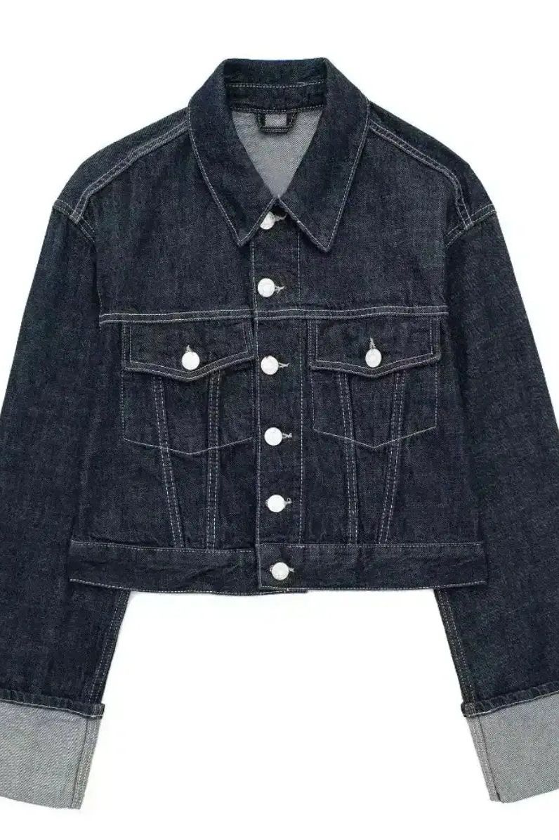 Denim Co-Ord Set – Jeansjacke & High-Waist Jeans, stylische kurze Jeansjacke aus dunkelblauem Denim.