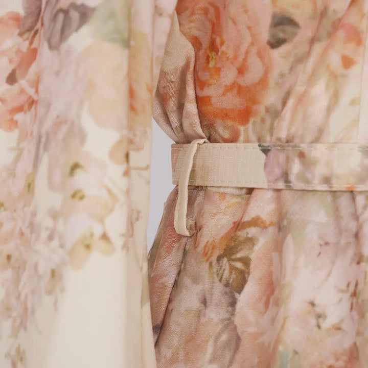 Elegantes Maxikleid mit floralem Print und Puffärmeln – Miraée Sommerkleid mit Gürtel.