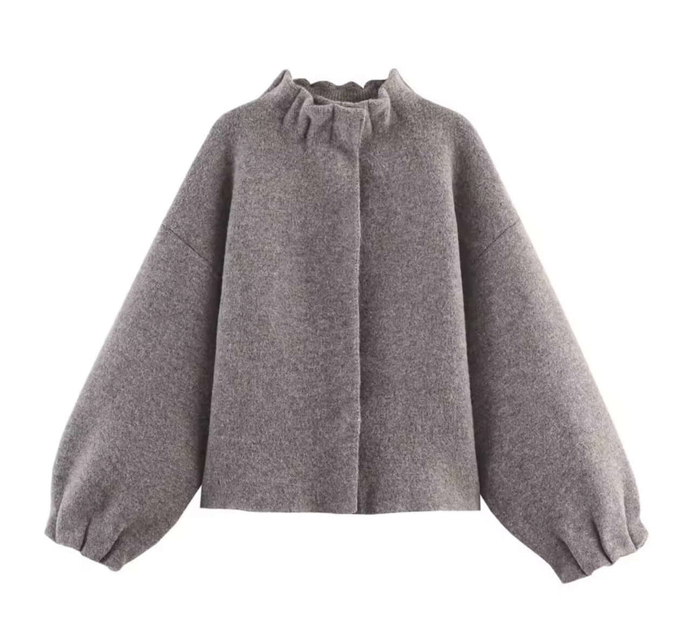 ELENA – Damen Mode Set, elegante graue Wolljacke mit weitem Schnitt und klassischen Details.