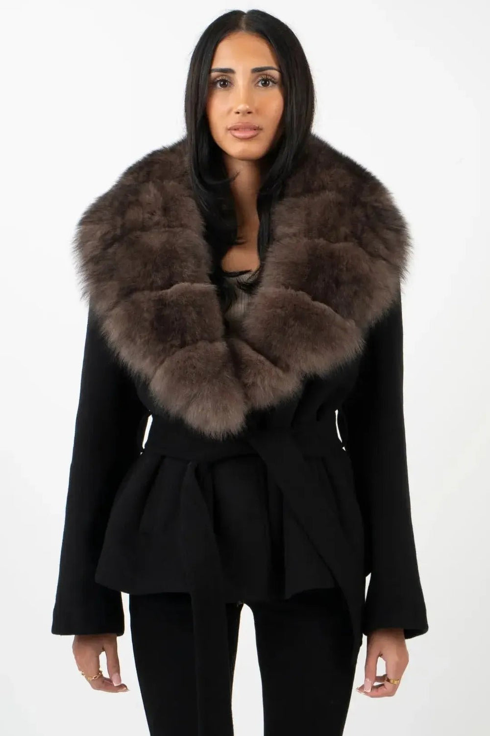 ELISA – Luxuriöse Damenjacke mit Kunstpelzkragen, elegante und warme Jacke für die kalte Jahreszeit.