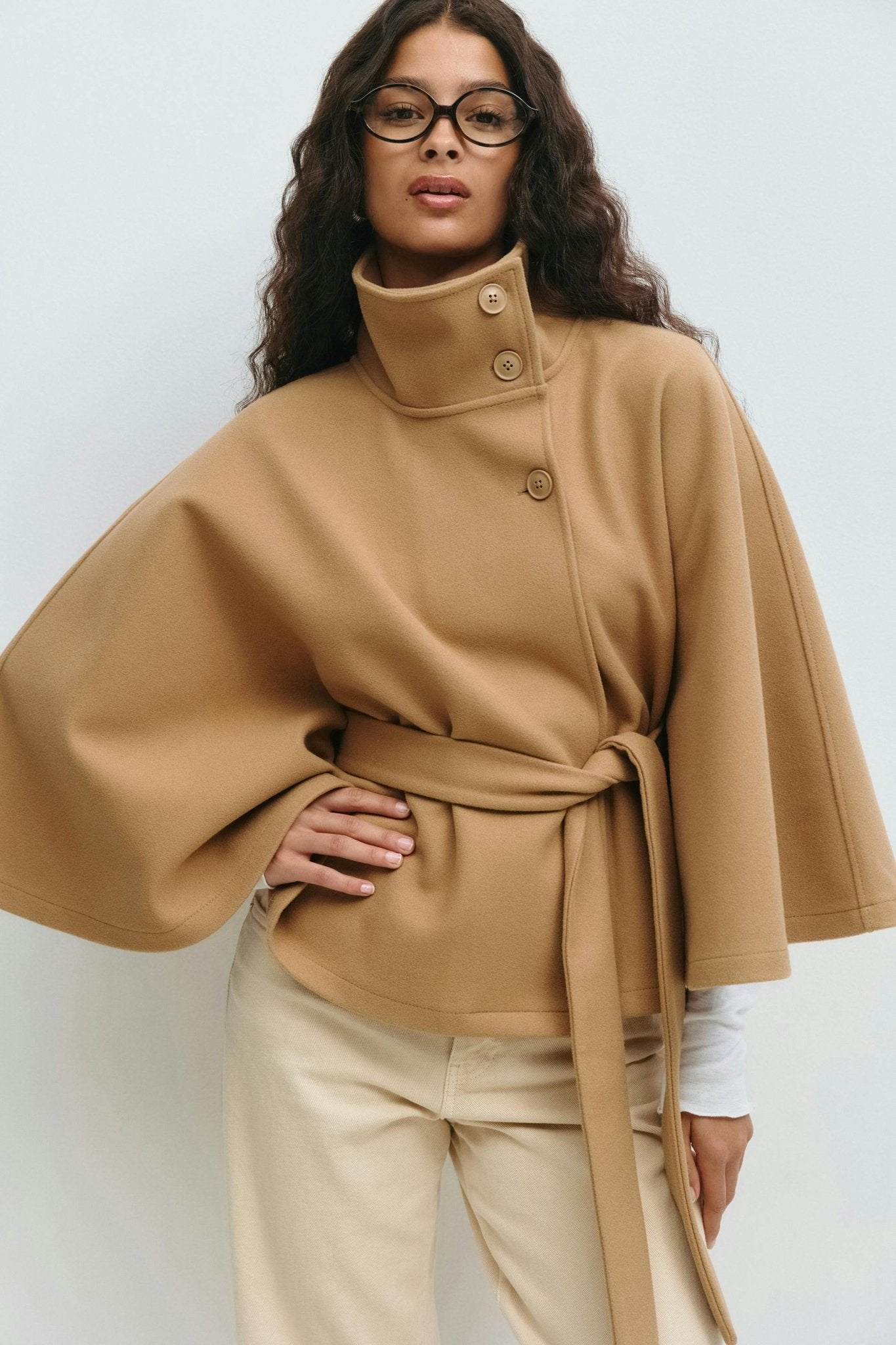 Miraeeparis Cape - Jacke mit Gürtel – Elegante Damenjacke im Designer - Stil - Miraee Paris