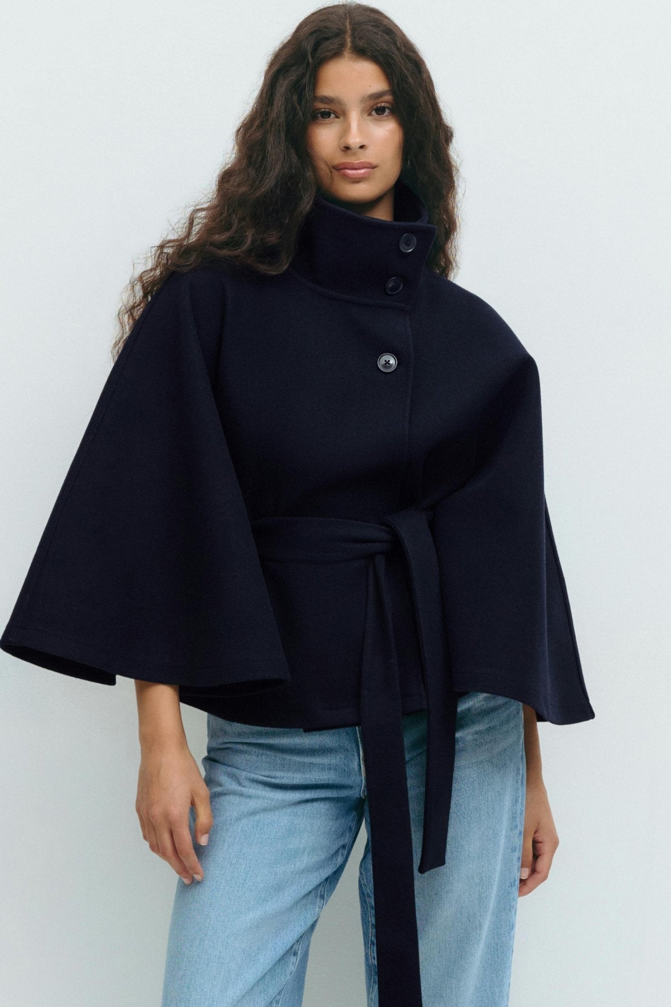 Miraeeparis Cape - Jacke mit Gürtel – Elegante Damenjacke im Designer - Stil - Miraee Paris