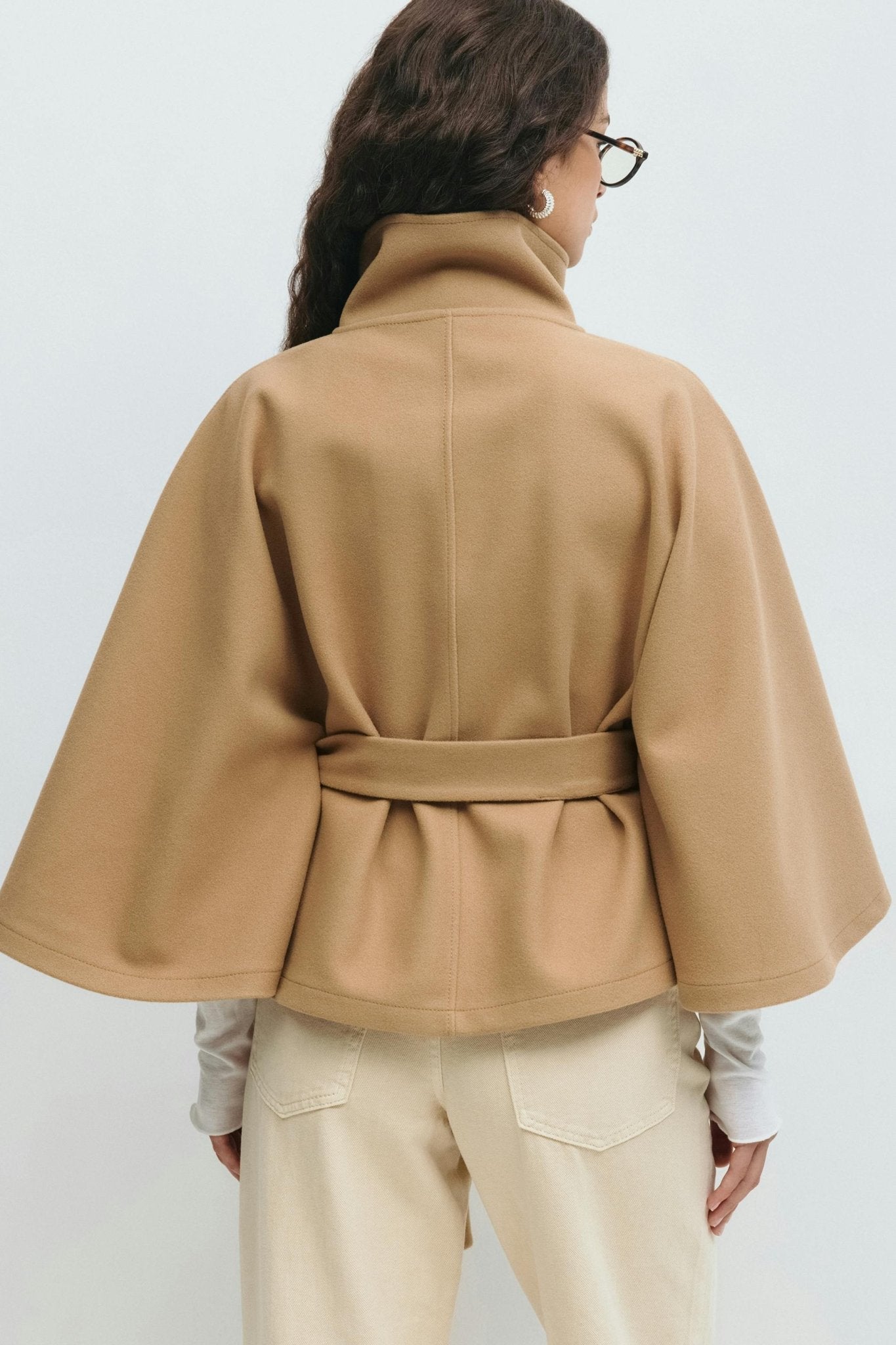 Miraeeparis Cape - Jacke mit Gürtel – Elegante Damenjacke im Designer - Stil - Miraee Paris