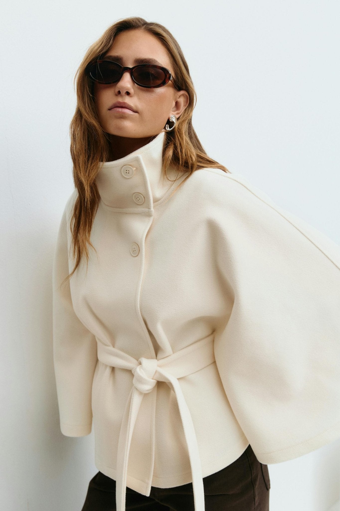Miraeeparis Cape - Jacke mit Gürtel – Elegante Damenjacke im Designer - Stil - Miraee Paris