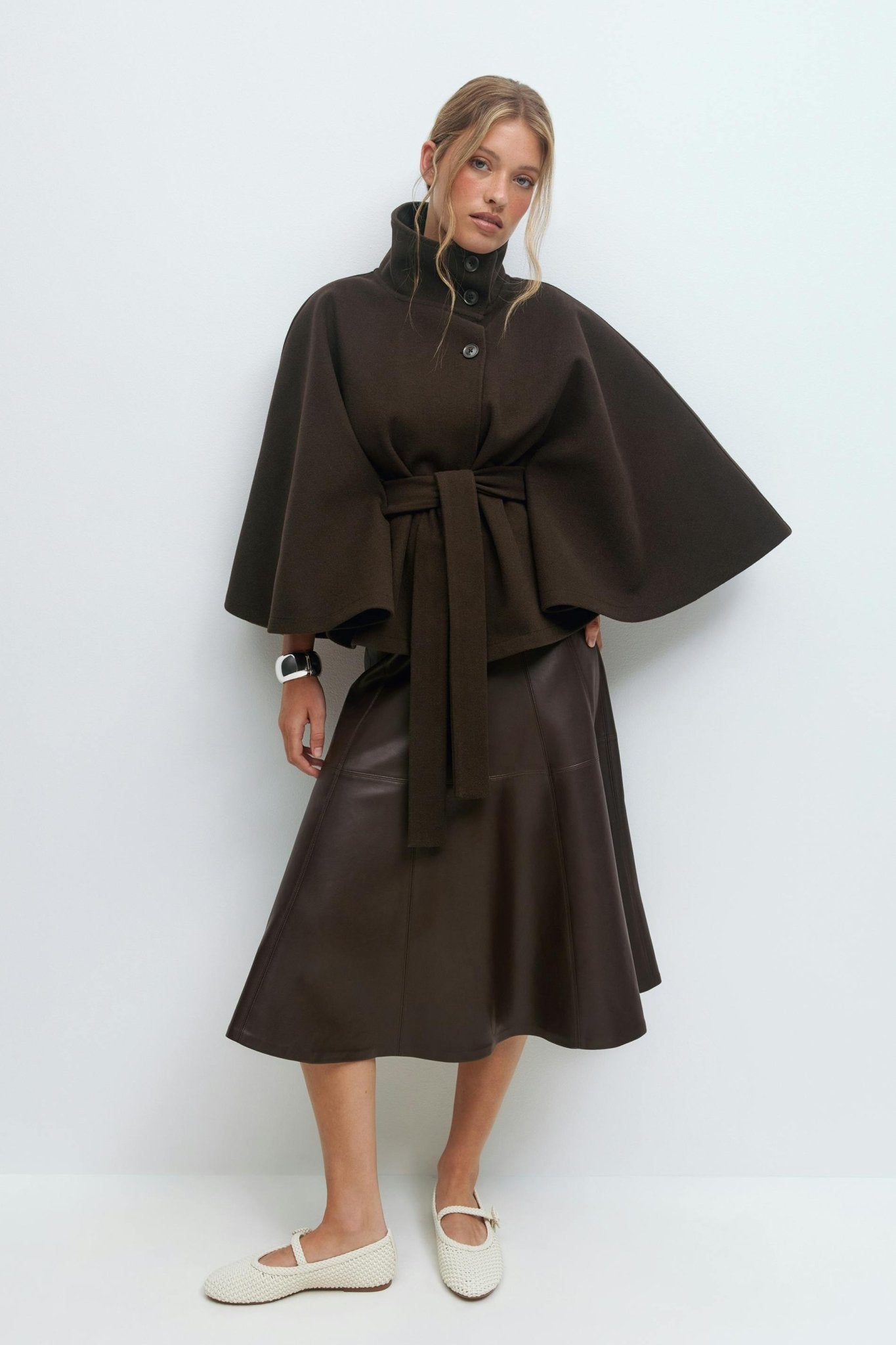 Miraeeparis Cape - Jacke mit Gürtel – Elegante Damenjacke im Designer - Stil - Miraee Paris