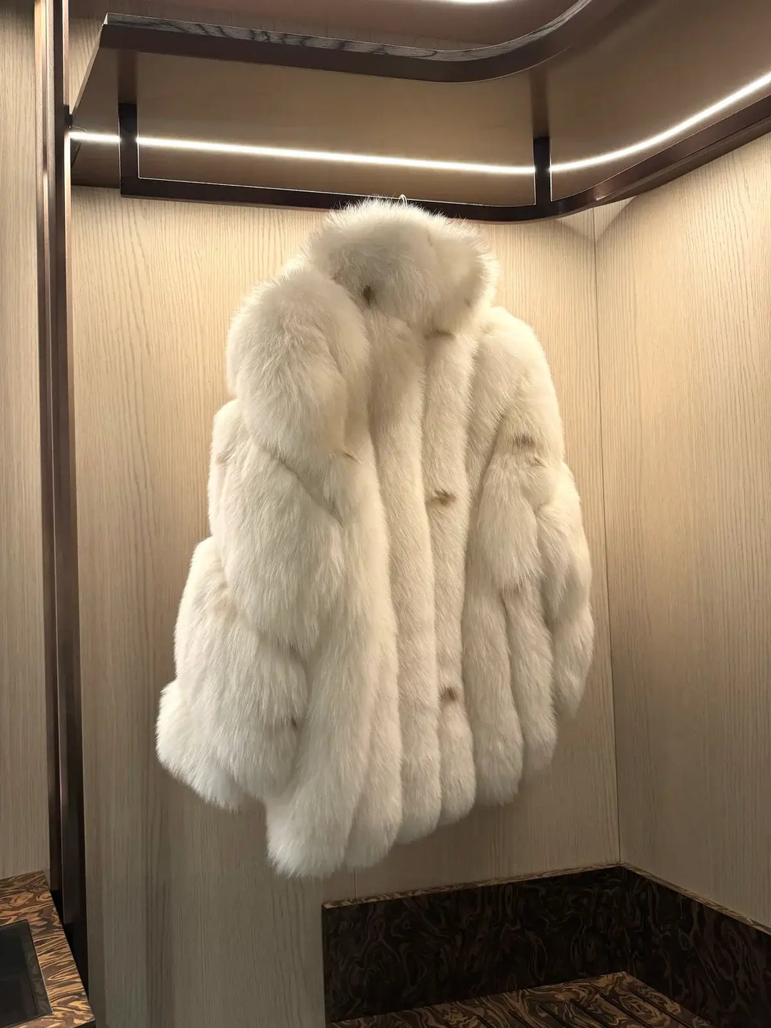 MON CŒUR - Kunstpelzjacke, elegante, weiße Jacke aus Kunstpelz, ideal für stilvolle Winter-Outfits.